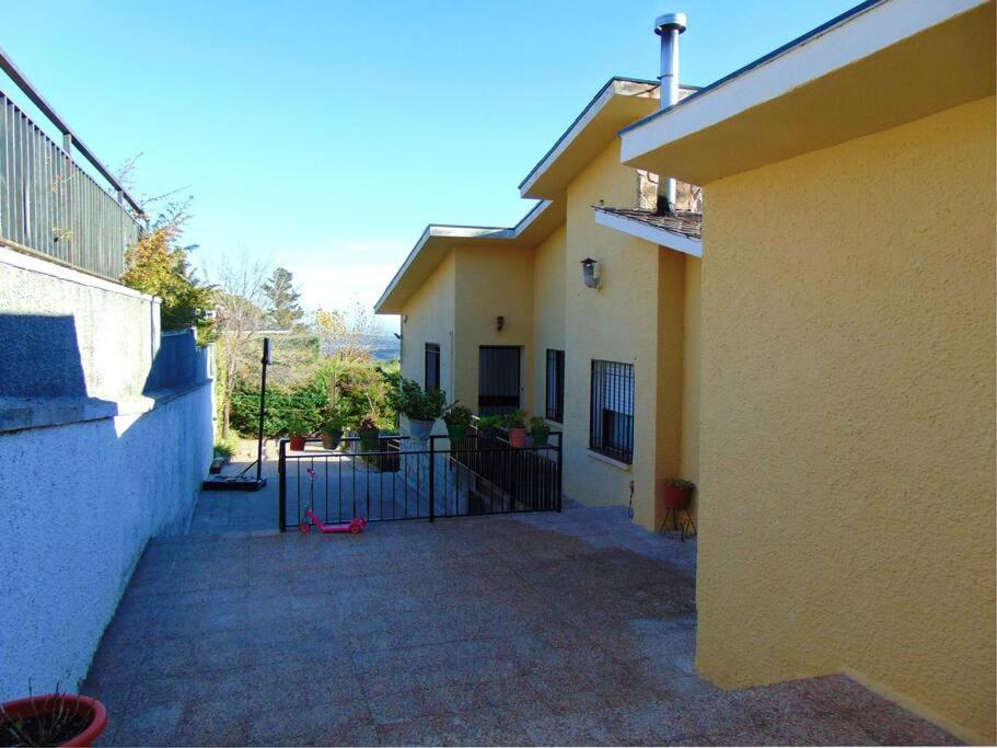 Casa En La Sierra De Grupos Grandes Hébergement de vacances *
